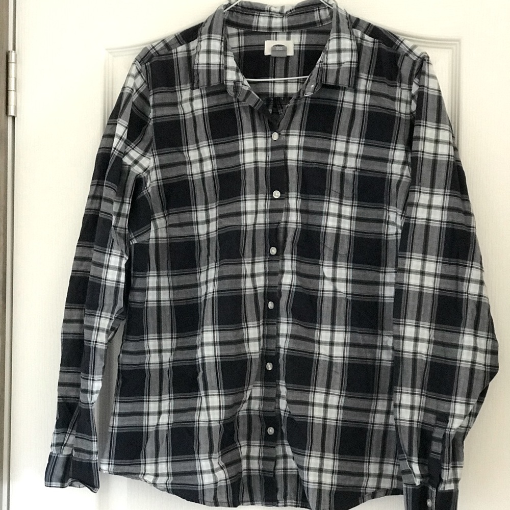 Women’s Old Navy Size L Plaid Button Down shirt